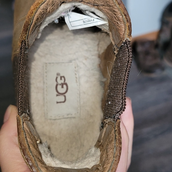 Ugg Chelsea Boots - Picture 4 of 6